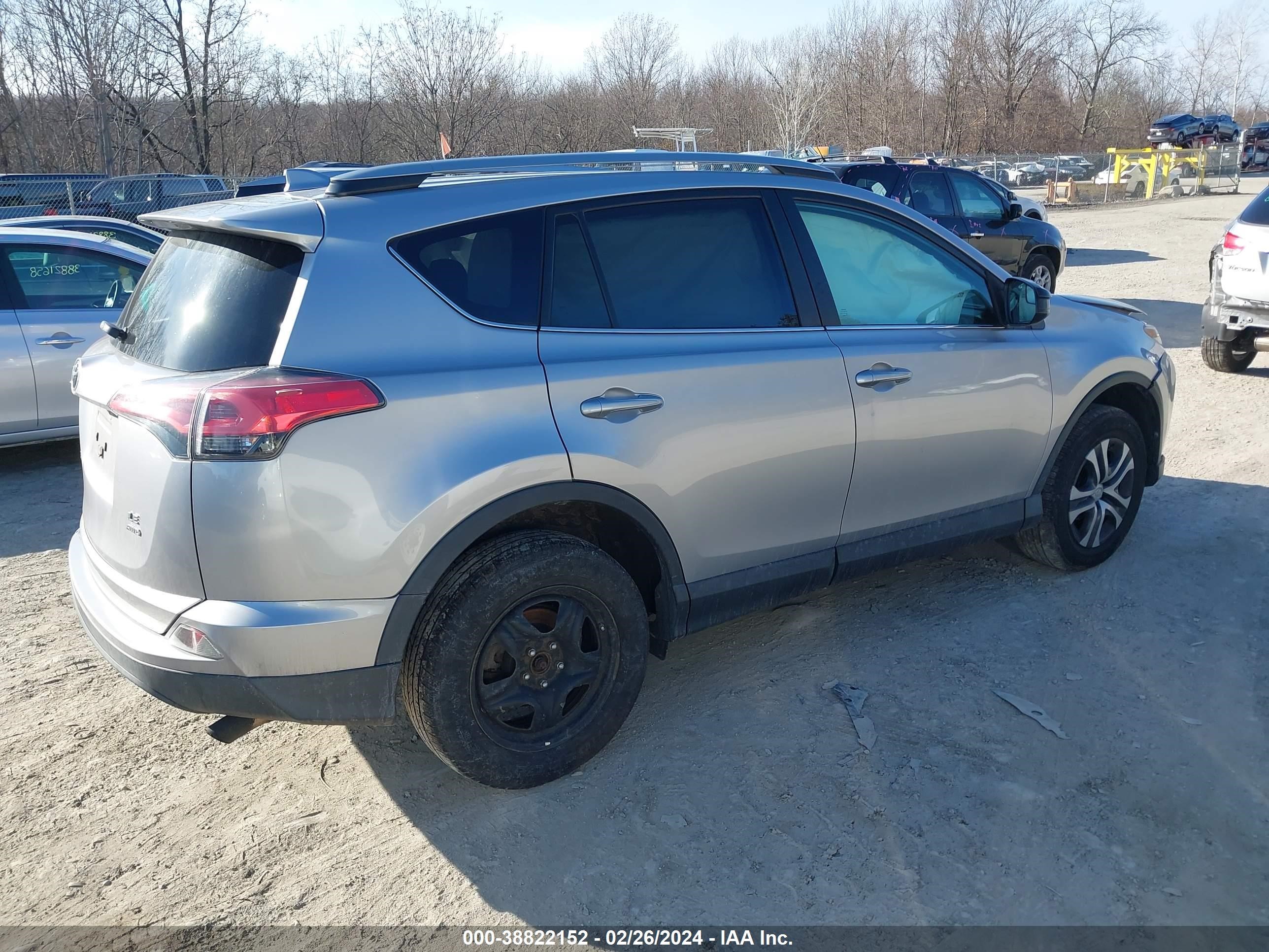 Photo 3 VIN: 2T3BFREVXHW582132 - TOYOTA RAV 4 