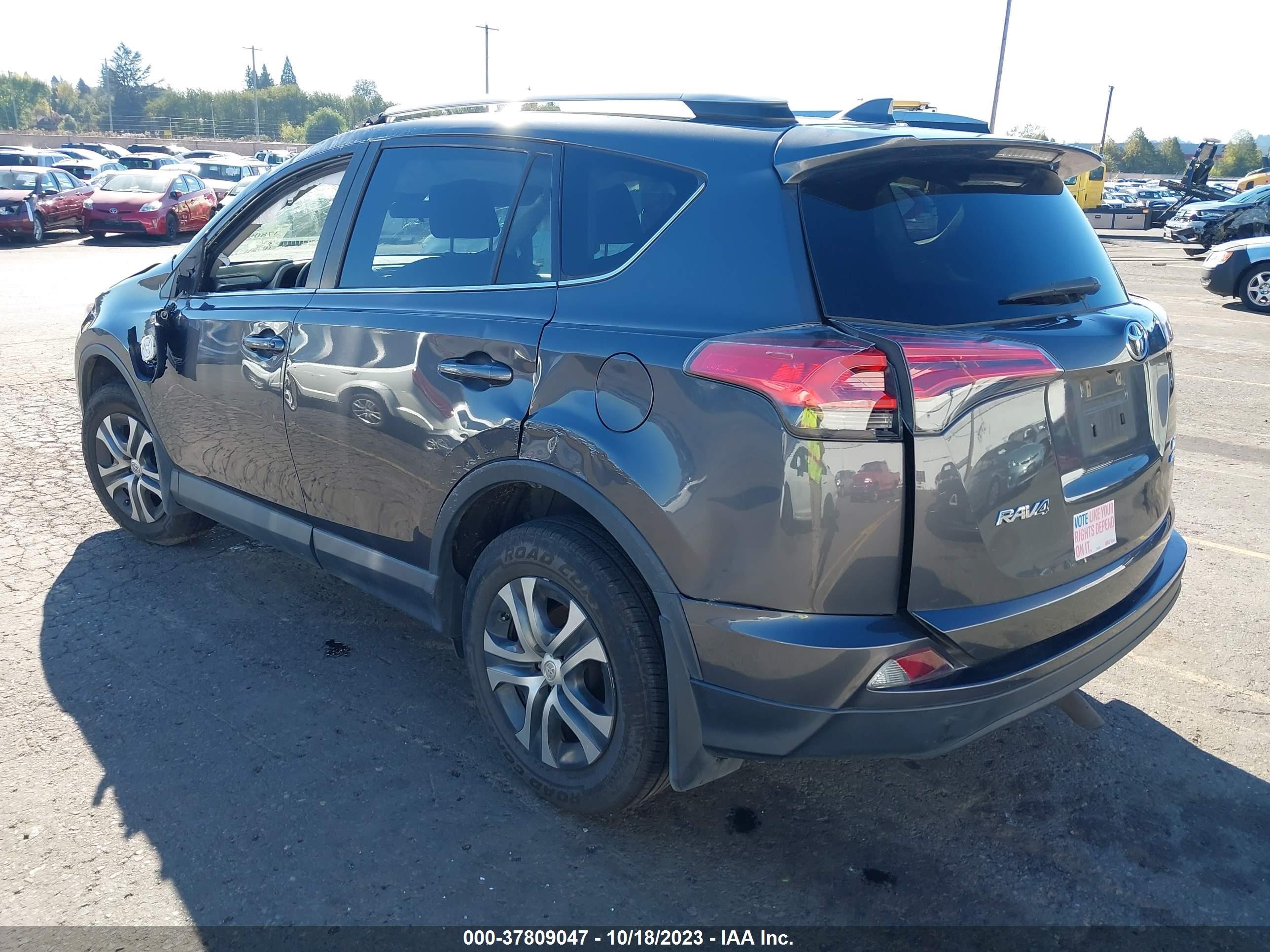 Photo 2 VIN: 2T3BFREVXJW857004 - TOYOTA RAV 4 