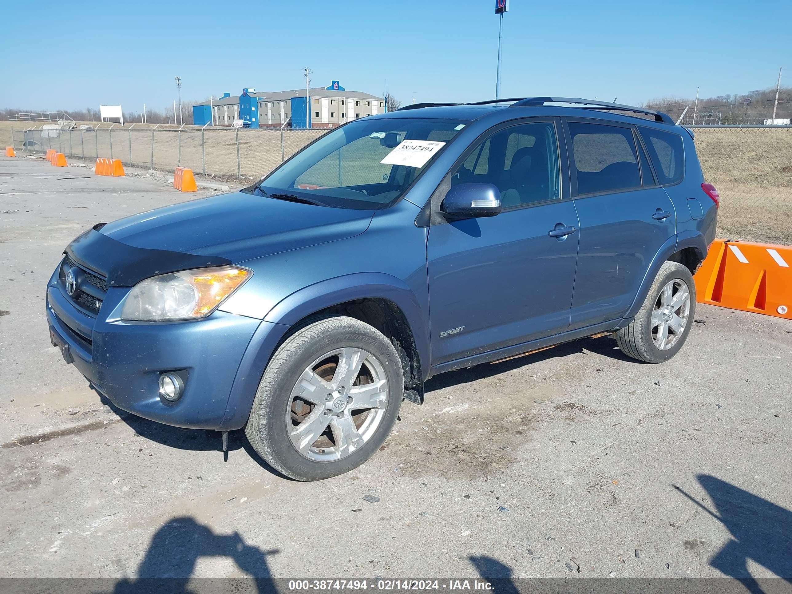 Photo 1 VIN: 2T3BK32V59W004390 - TOYOTA RAV 4 