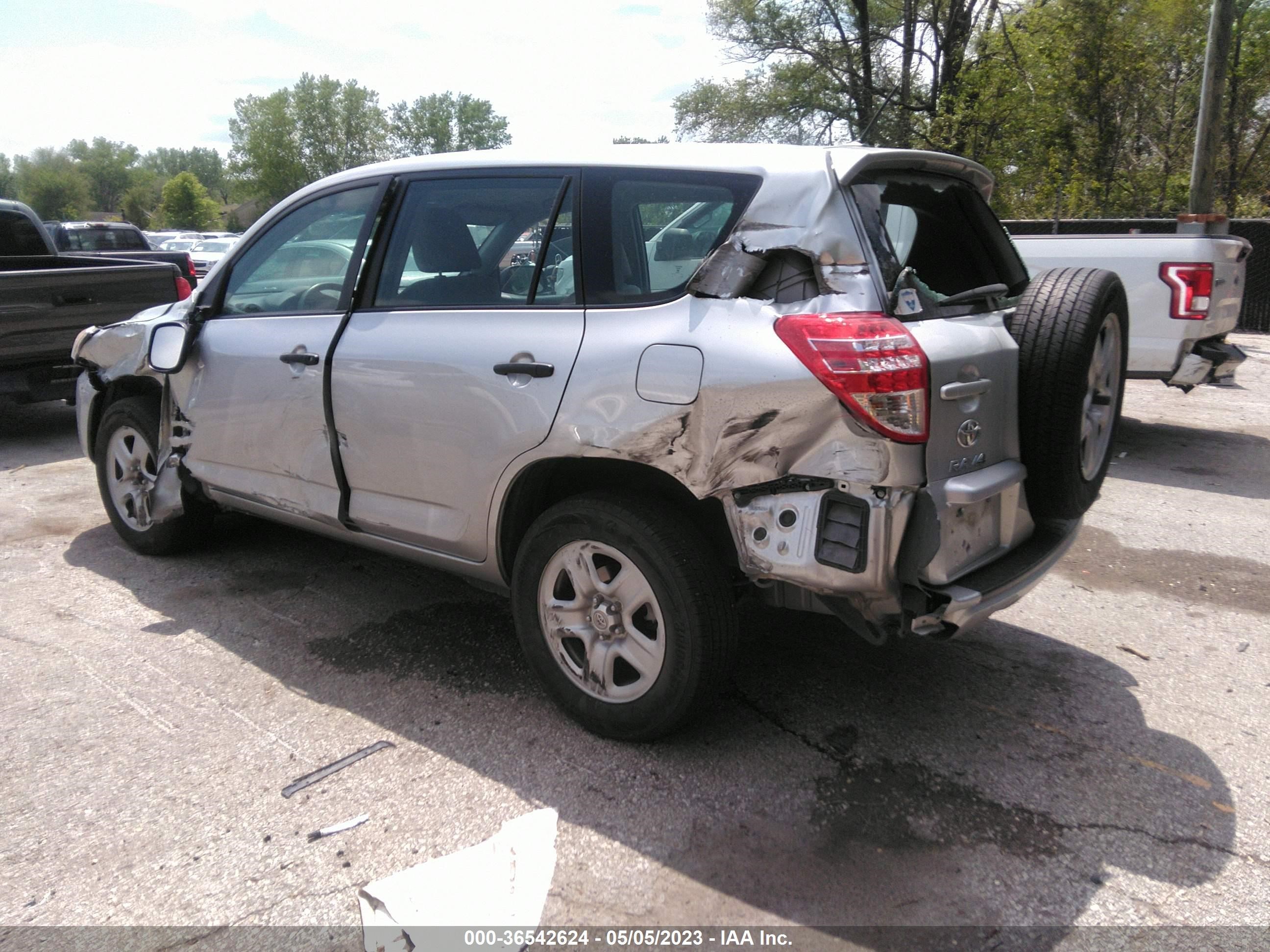 Photo 2 VIN: 2T3BK4DV1CW066055 - TOYOTA RAV4 