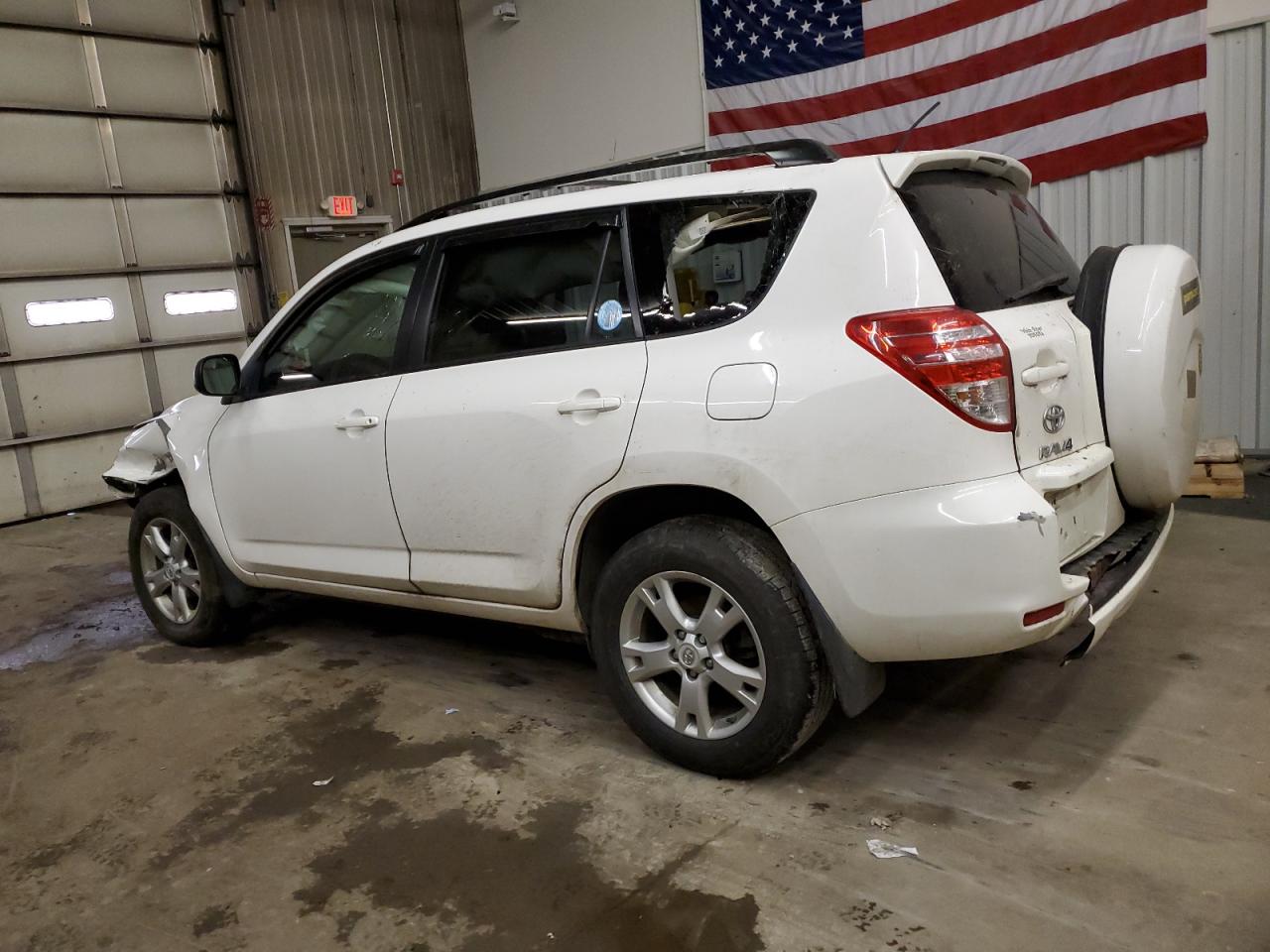 Photo 1 VIN: 2T3BK4DVXBW041041 - TOYOTA RAV 4 