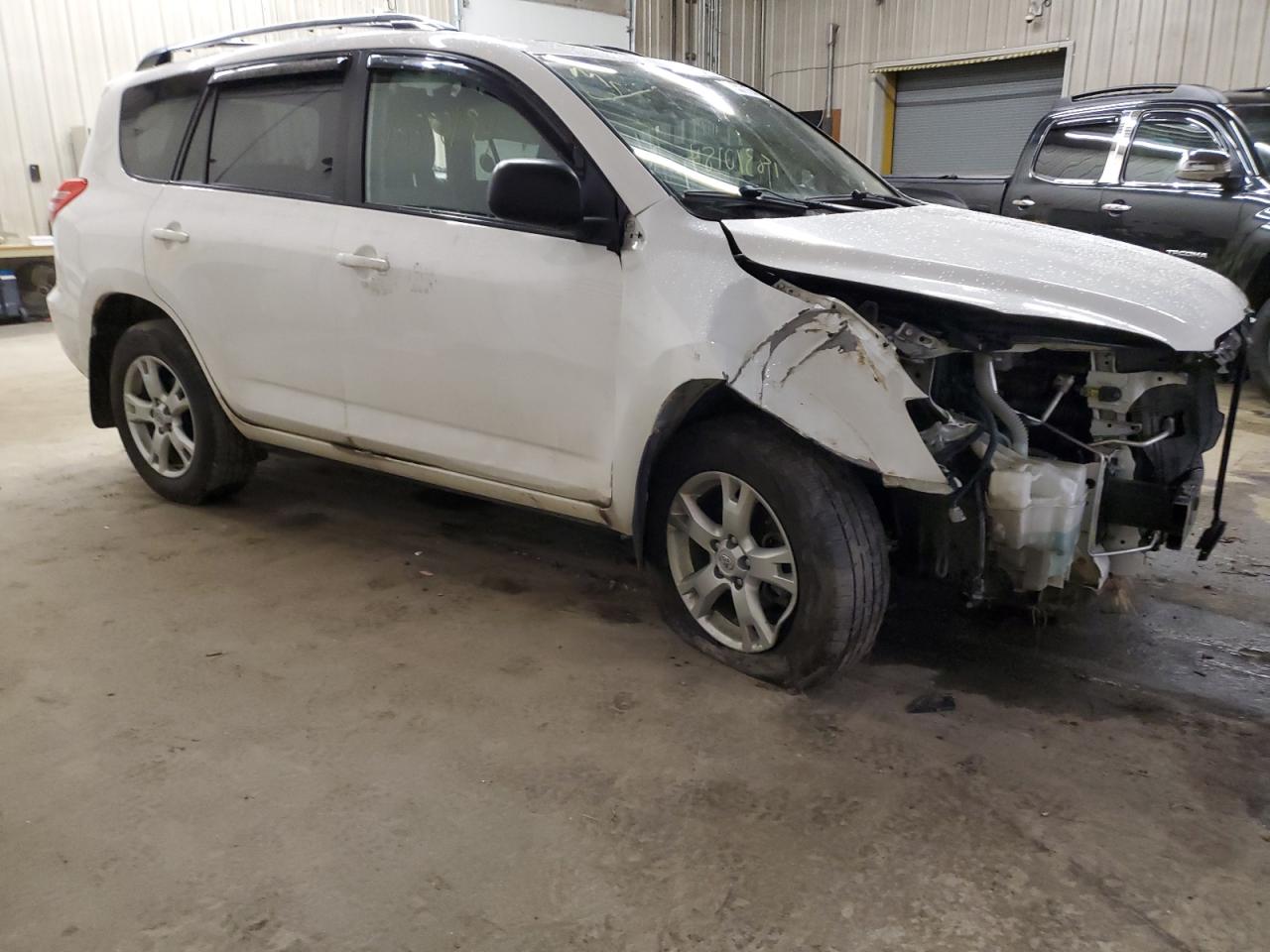 Photo 3 VIN: 2T3BK4DVXBW041041 - TOYOTA RAV 4 