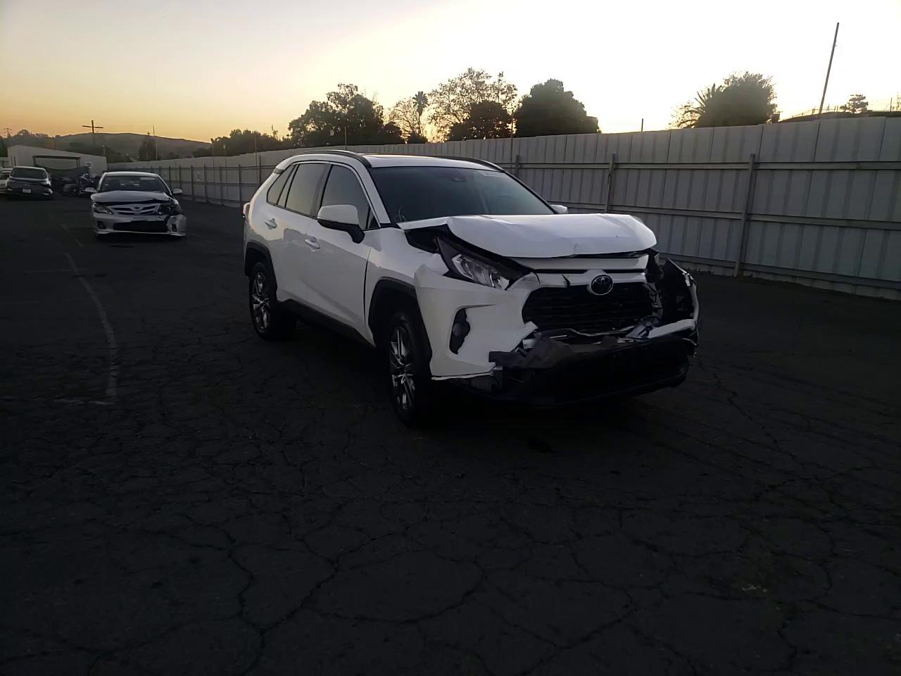 Photo 10 VIN: 2T3C1RFV8KC019140 - TOYOTA RAV4 XLE P 