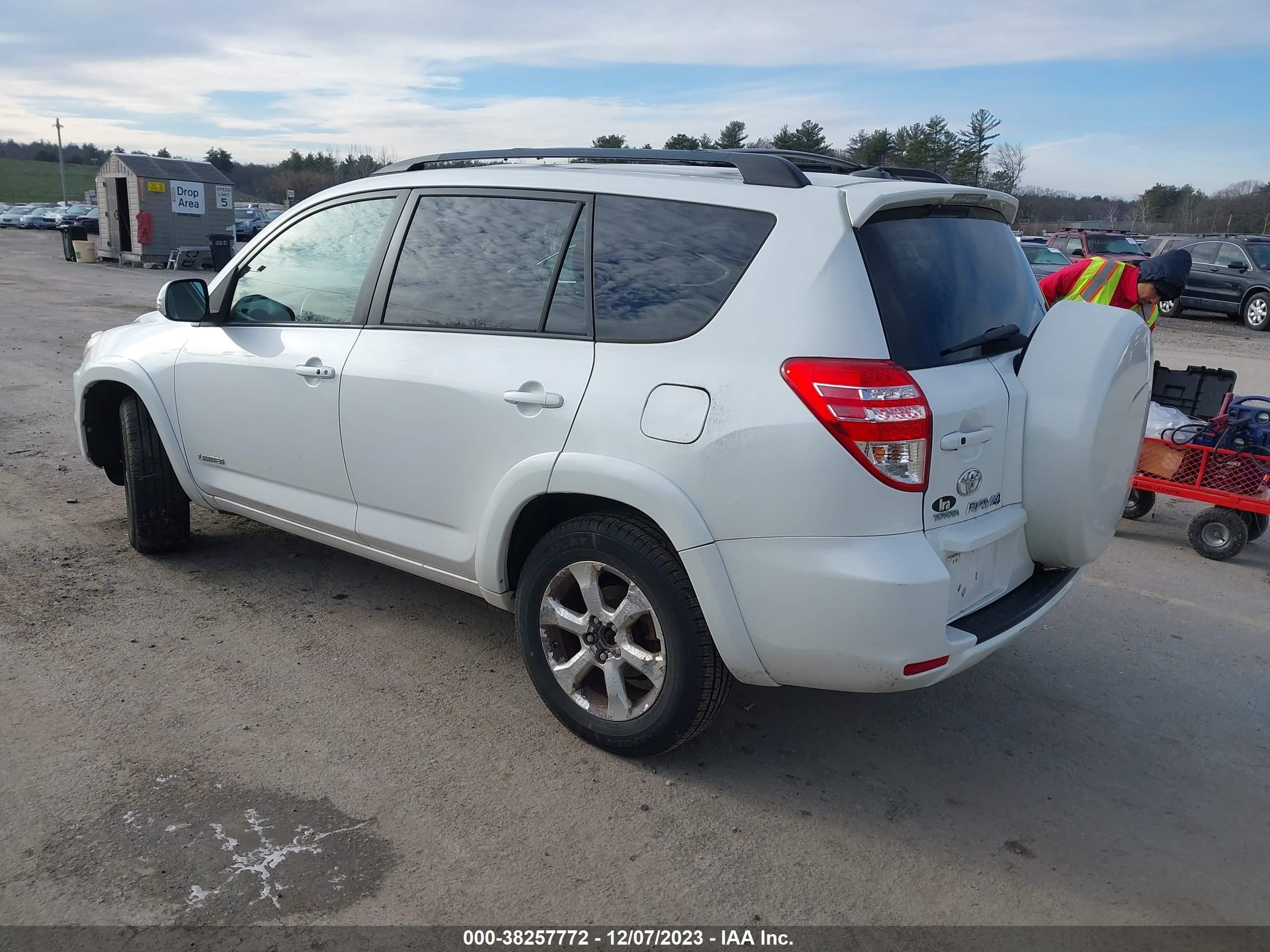 Photo 2 VIN: 2T3DF4DV9AW035128 - TOYOTA RAV 4 