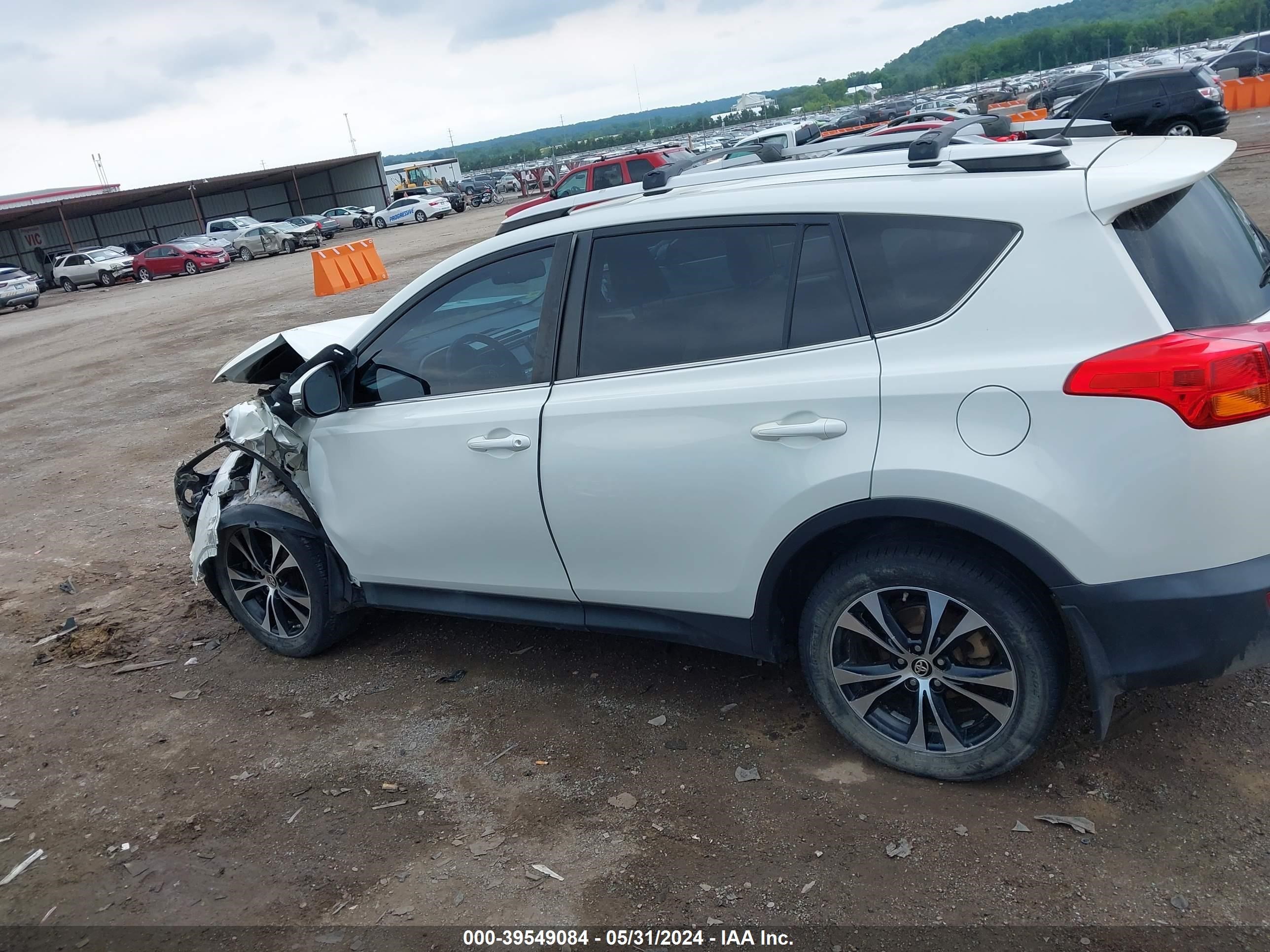 Photo 13 VIN: 2T3DFREV0FW329262 - TOYOTA RAV 4 