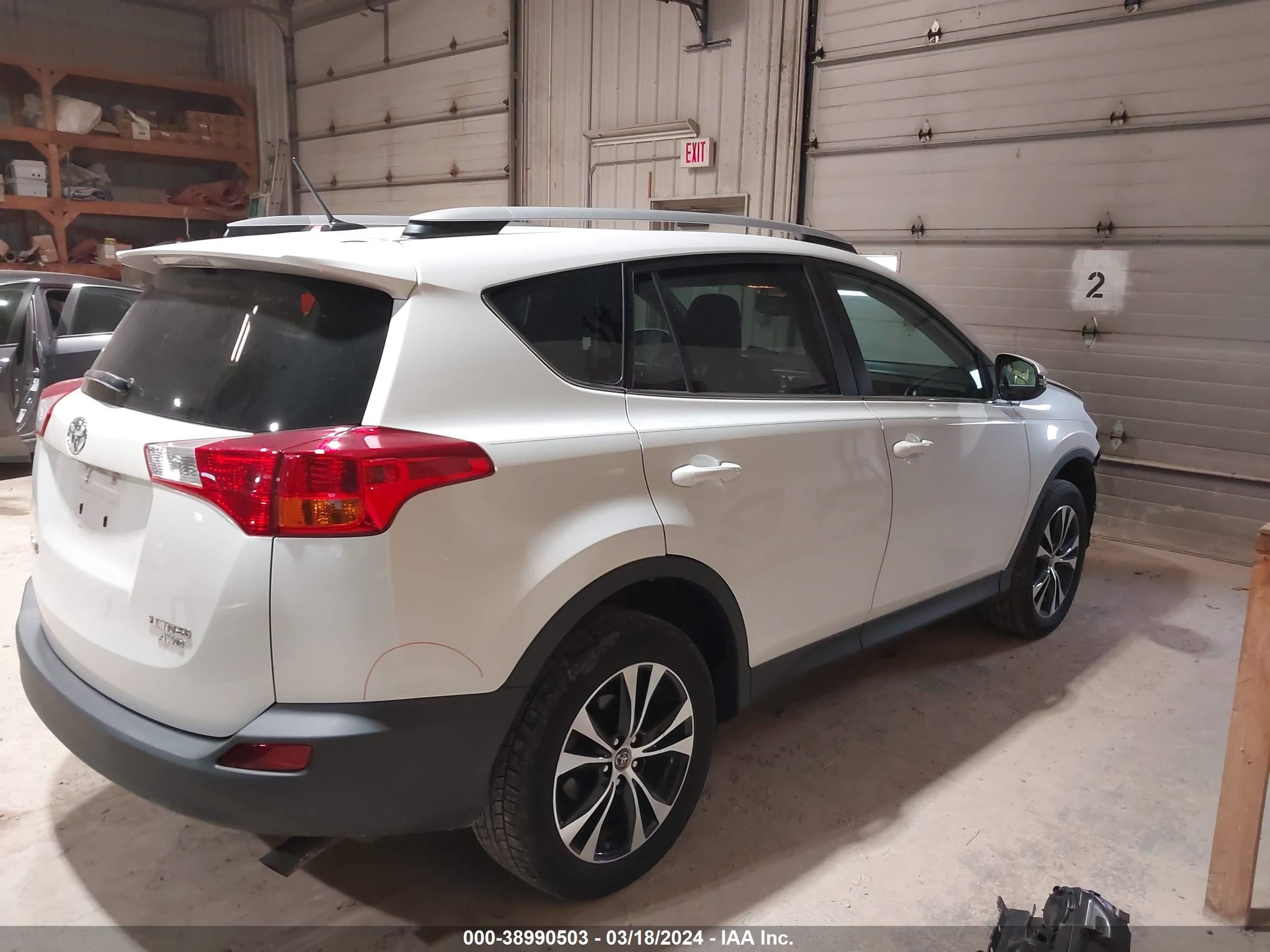 Photo 3 VIN: 2T3DFREV1FW361329 - TOYOTA RAV 4 