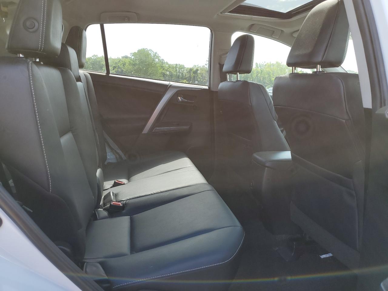 Photo 9 VIN: 2T3DFREV7JW780200 - TOYOTA RAV 4 