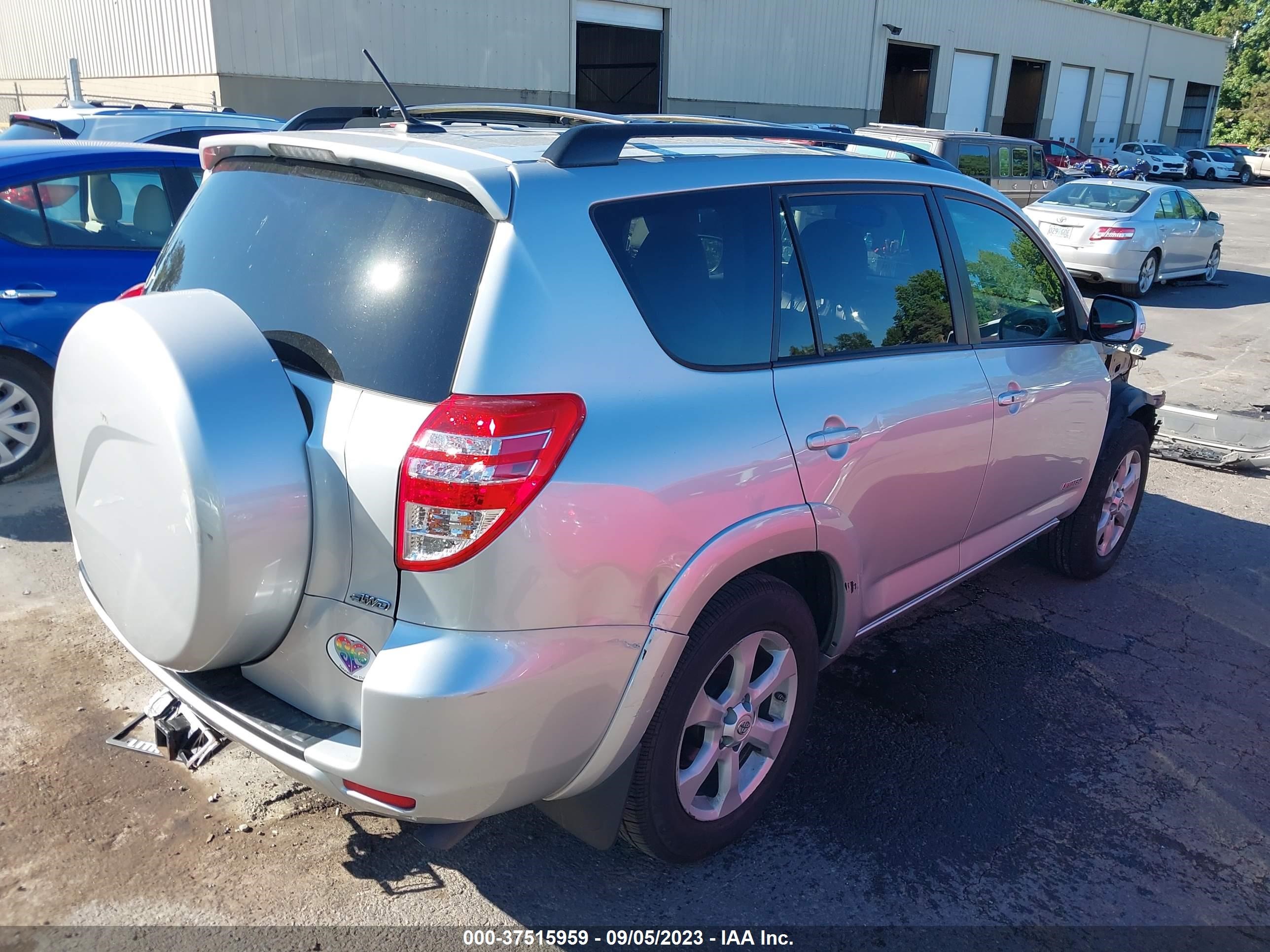 Photo 3 VIN: 2T3DK4DV2BW061017 - TOYOTA RAV 4 