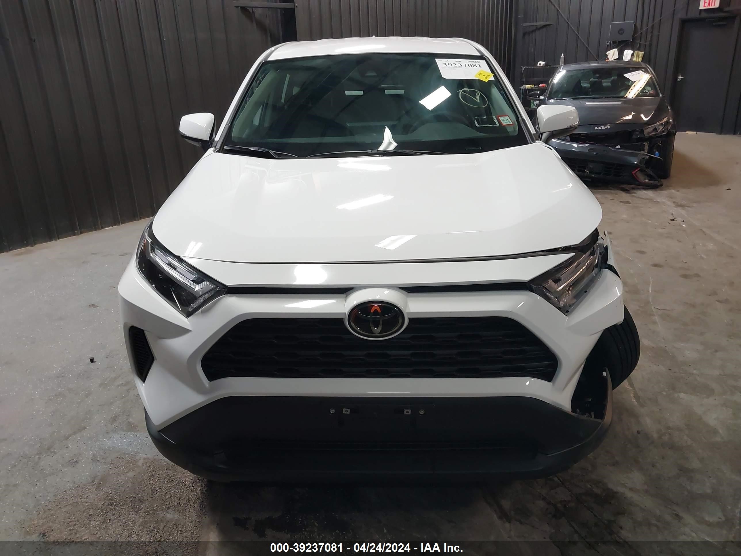 Photo 11 VIN: 2T3G1RFVXRC404890 - TOYOTA RAV 4 