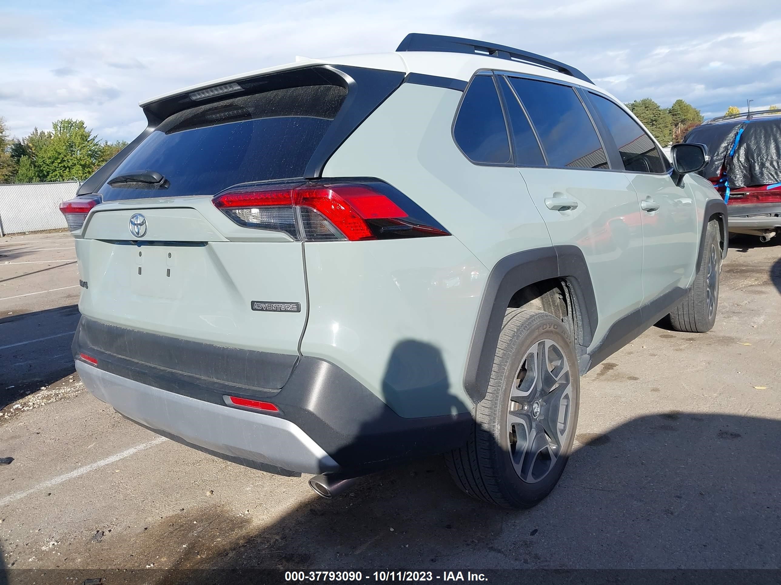 Photo 3 VIN: 2T3J1RFVXKC038764 - TOYOTA RAV 4 