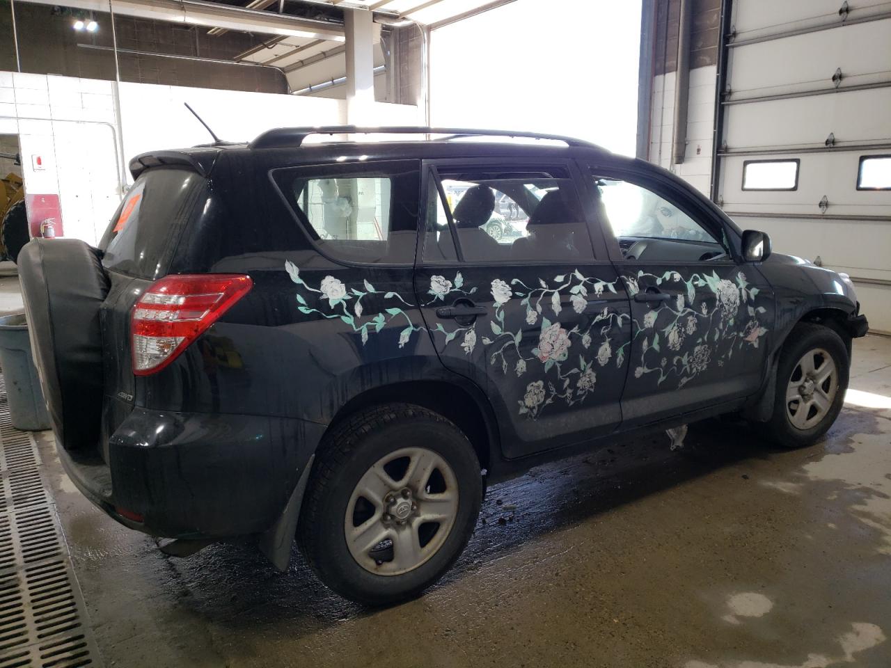 Photo 2 VIN: 2T3JF4DV4BW147484 - TOYOTA RAV 4 