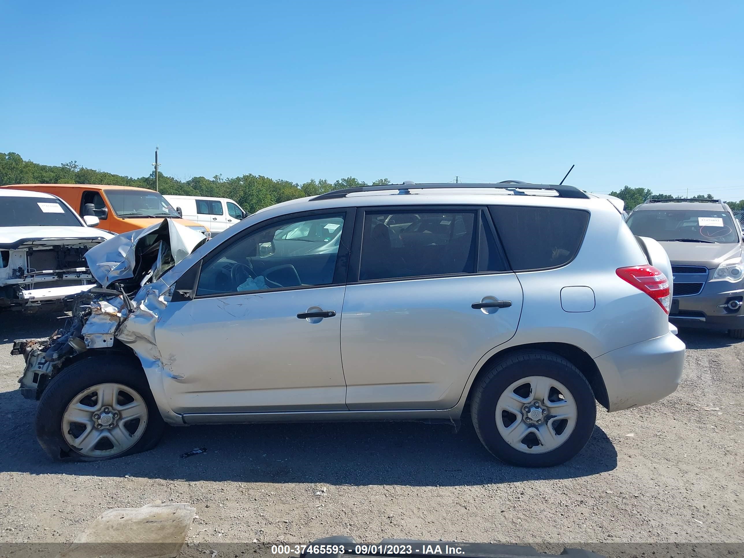 Photo 12 VIN: 2T3JF4DV8BW153515 - TOYOTA RAV 4 