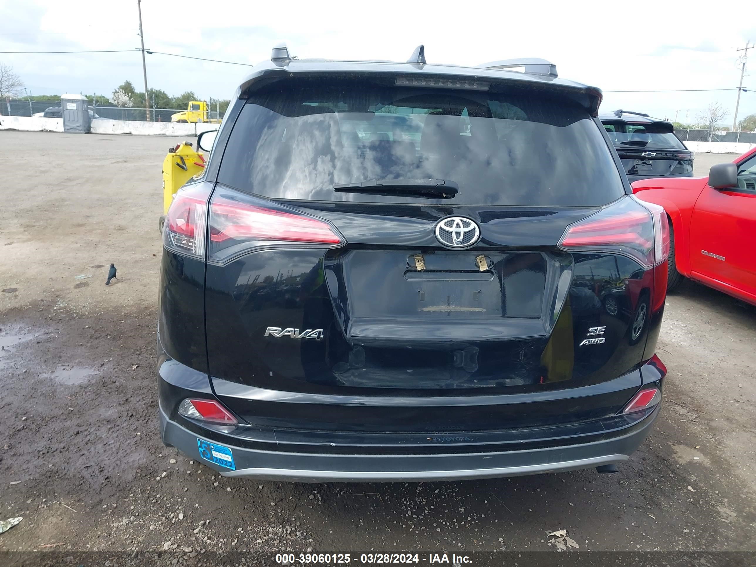 Photo 16 VIN: 2T3JFREV5JW773359 - TOYOTA RAV 4 