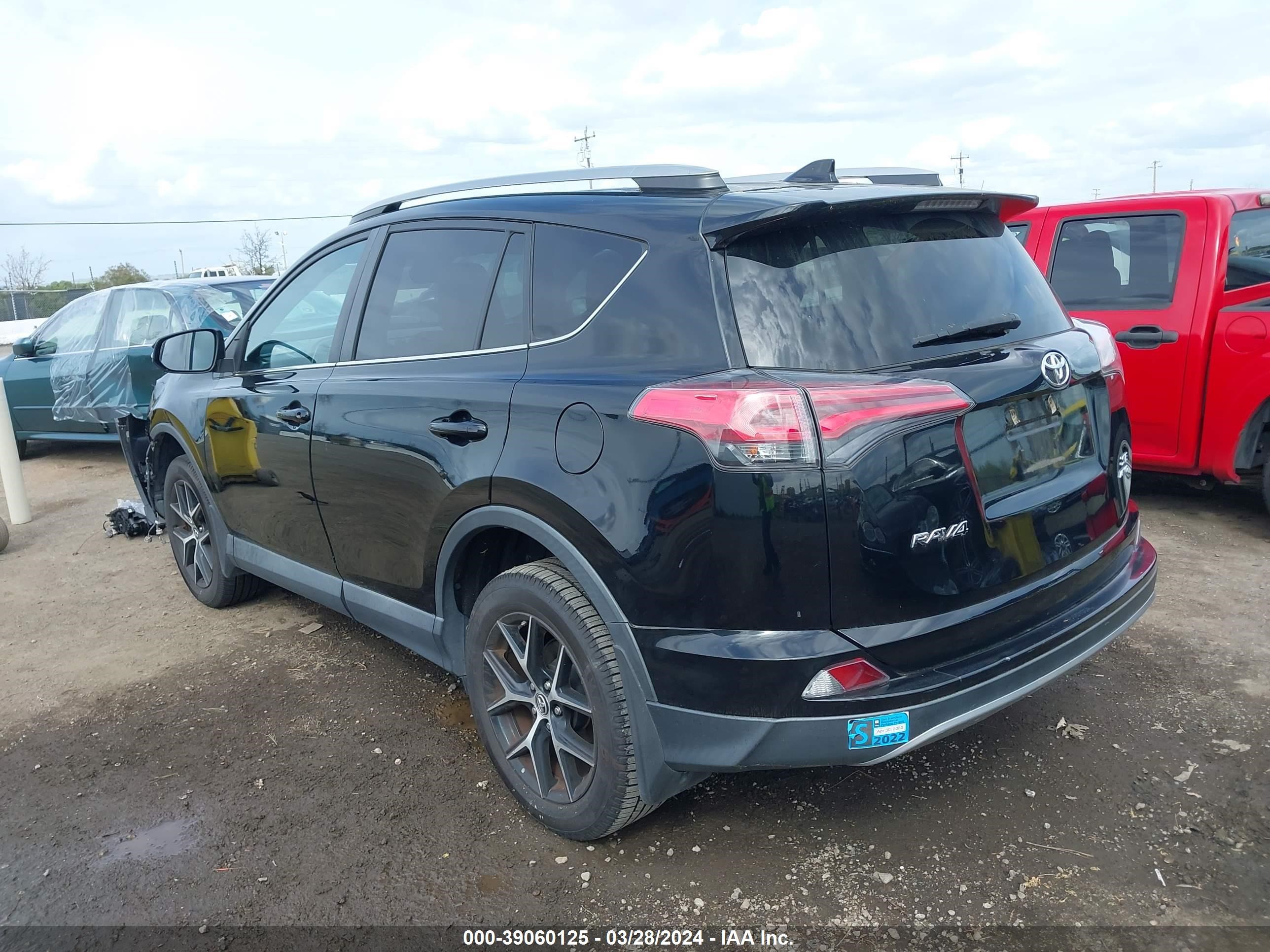 Photo 2 VIN: 2T3JFREV5JW773359 - TOYOTA RAV 4 