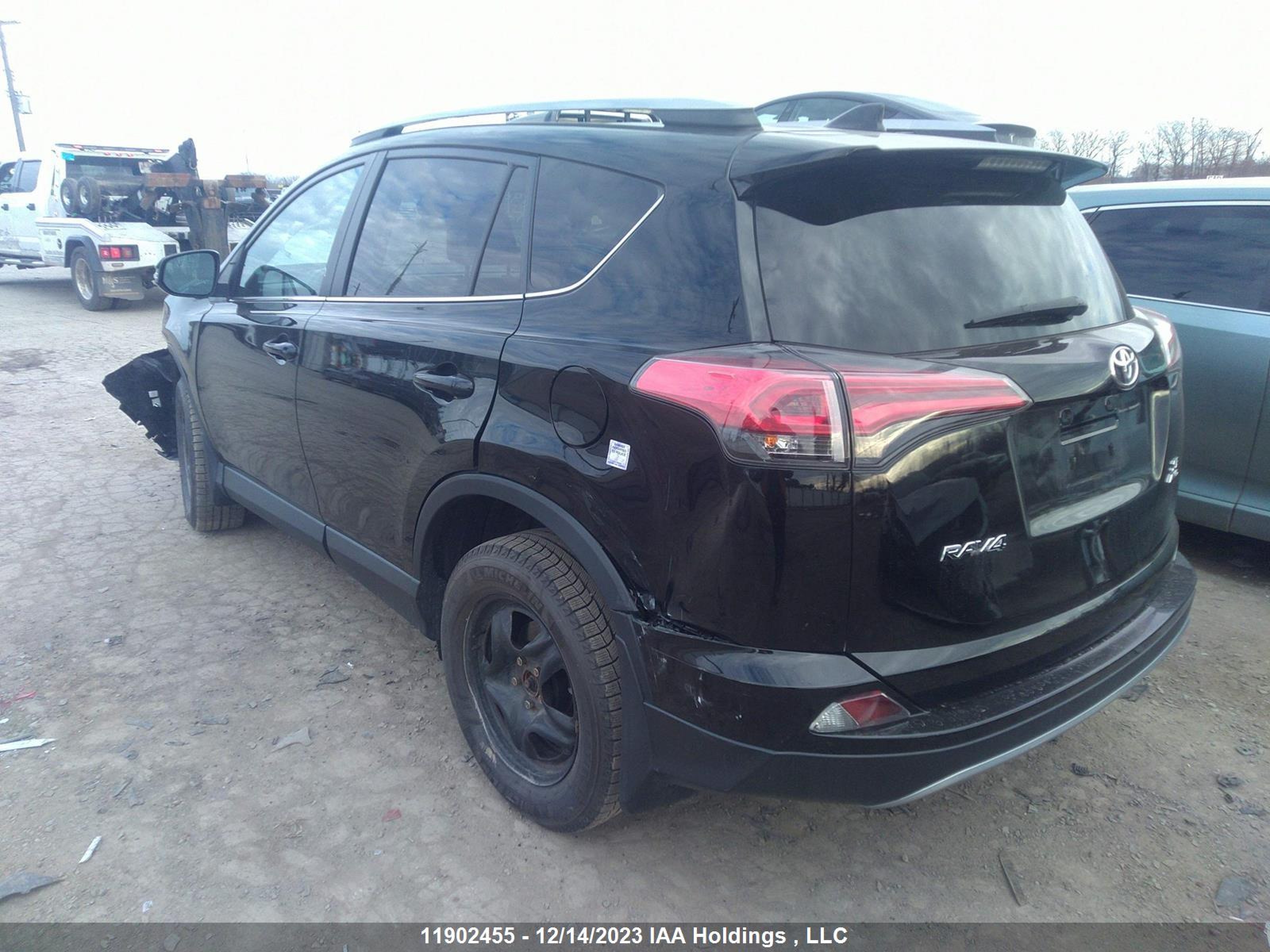 Photo 2 VIN: 2T3JFREV8JW773842 - TOYOTA RAV 4 