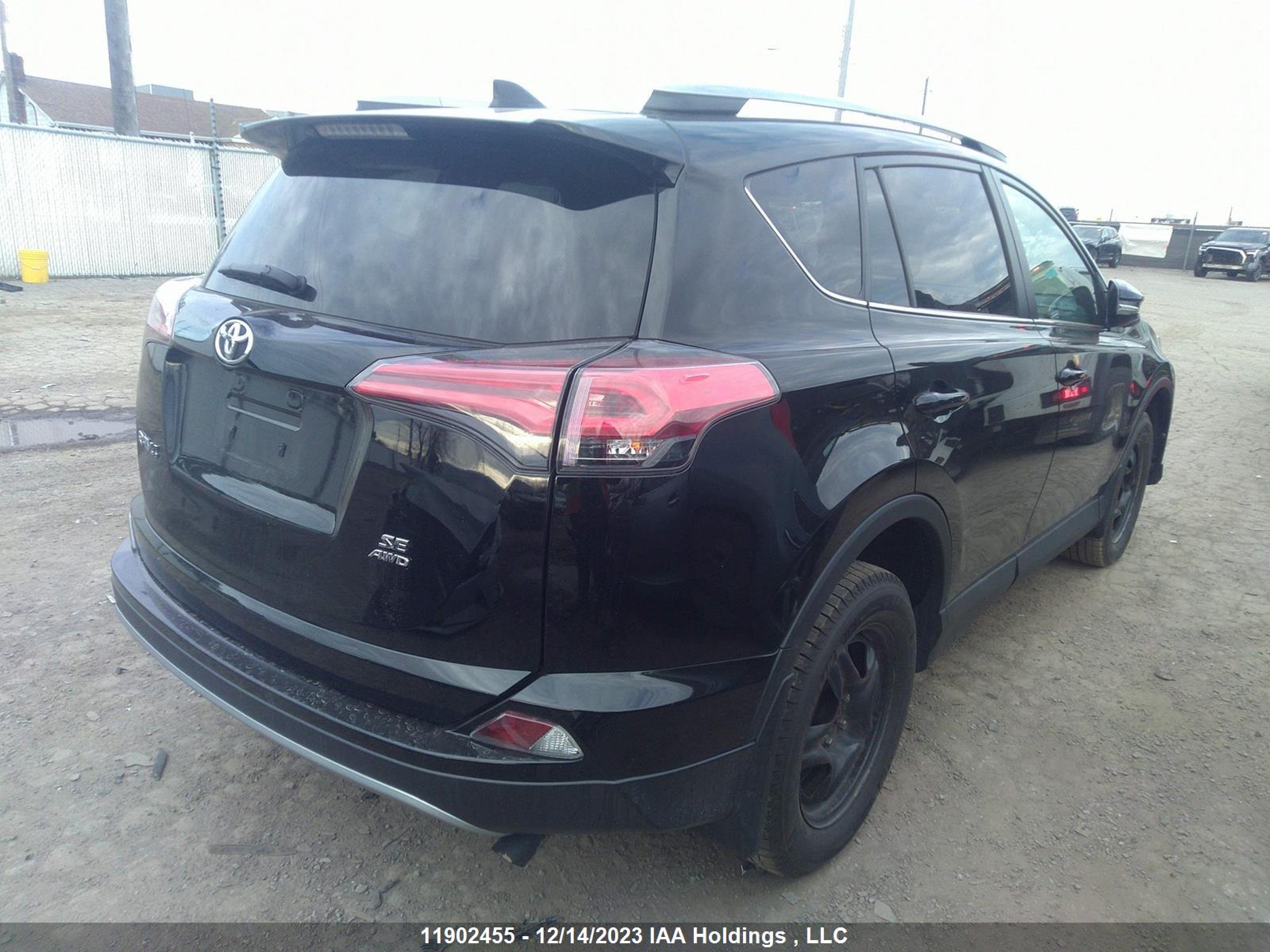 Photo 3 VIN: 2T3JFREV8JW773842 - TOYOTA RAV 4 