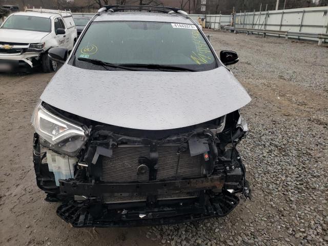 Photo 4 VIN: 2T3JFREVXGW477679 - TOYOTA RAV4 SE 