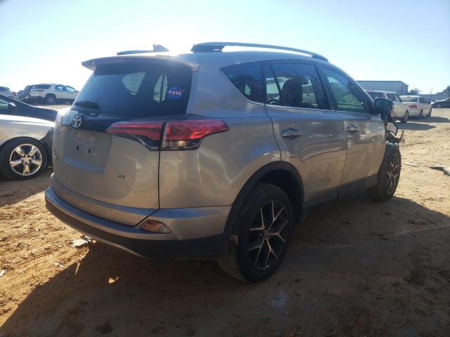 Photo 3 VIN: 2T3NFREV2JW424337 - TOYOTA RAV4 SE 