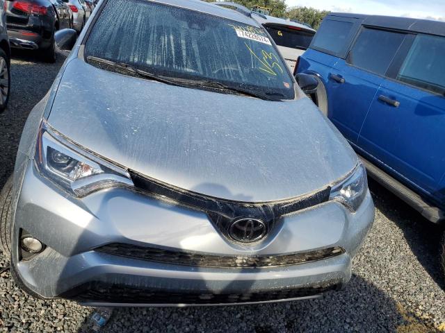 Photo 4 VIN: 2T3NFREV2JW430199 - TOYOTA RAV4 SE 