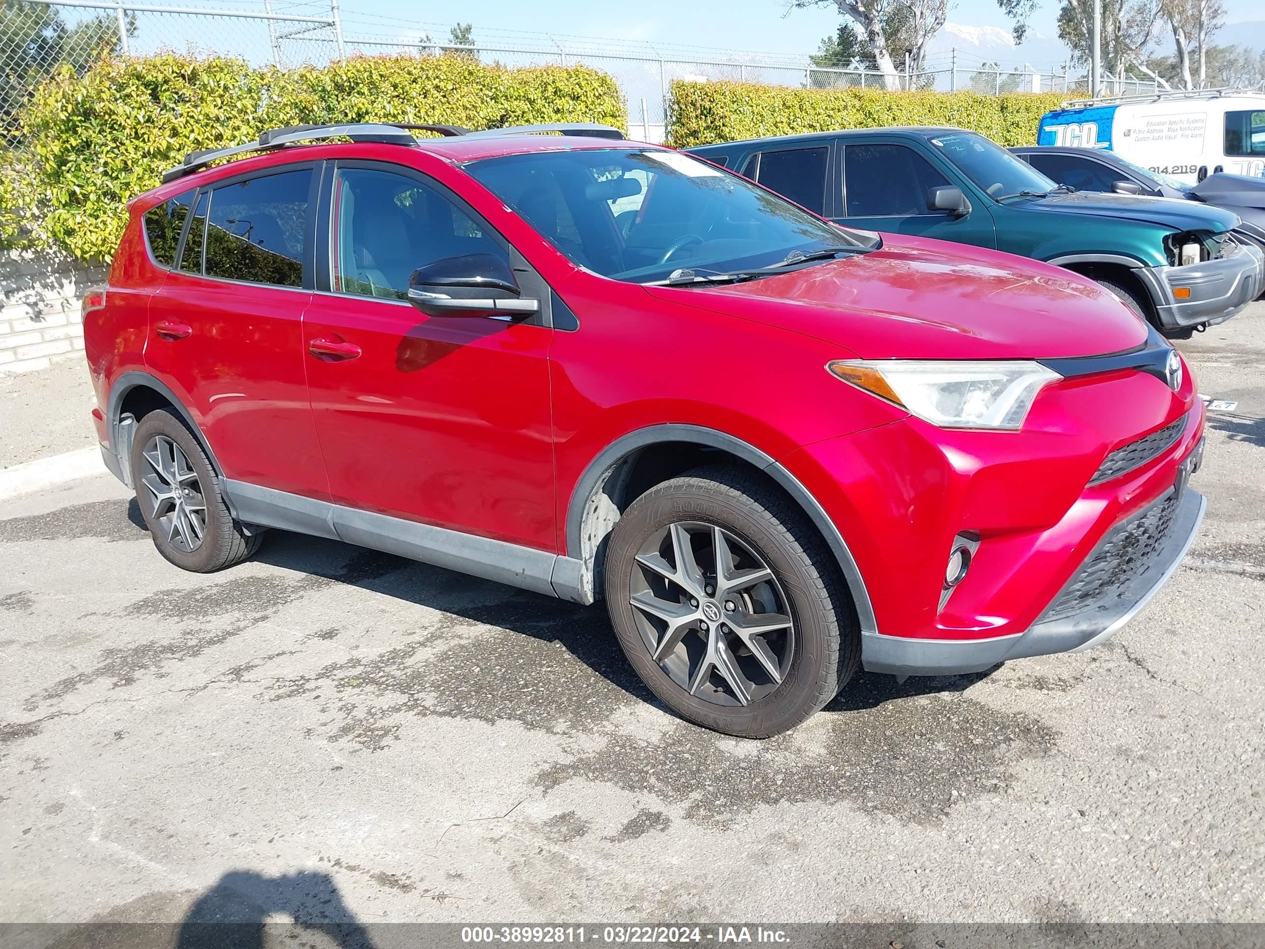 Photo 0 VIN: 2T3NFREV6GW261832 - TOYOTA RAV 4 