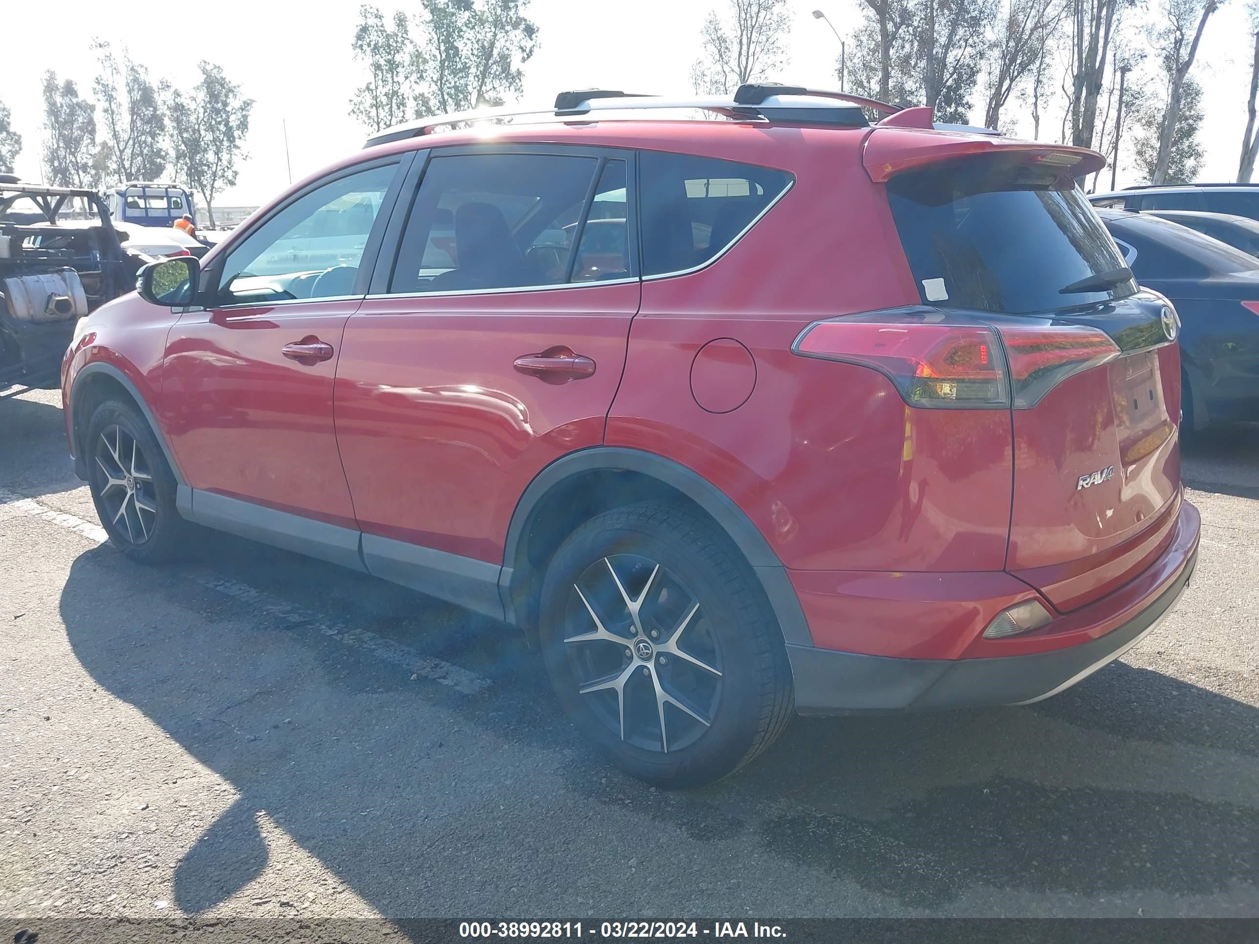 Photo 2 VIN: 2T3NFREV6GW261832 - TOYOTA RAV 4 