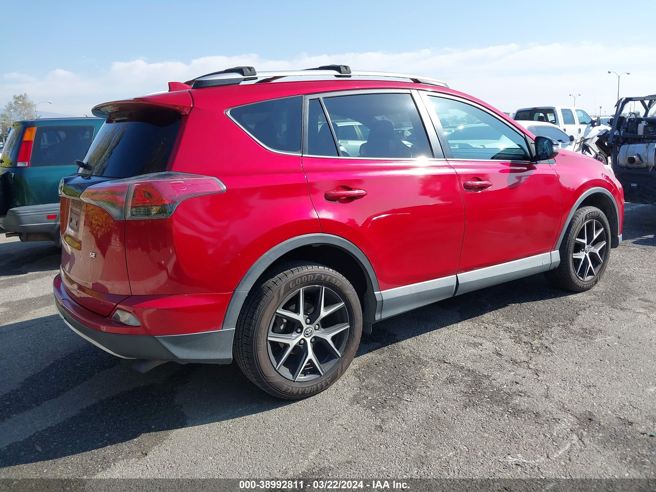 Photo 3 VIN: 2T3NFREV6GW261832 - TOYOTA RAV 4 