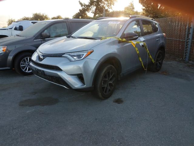 Photo 1 VIN: 2T3NFREV8JW453129 - TOYOTA RAV4 SE 