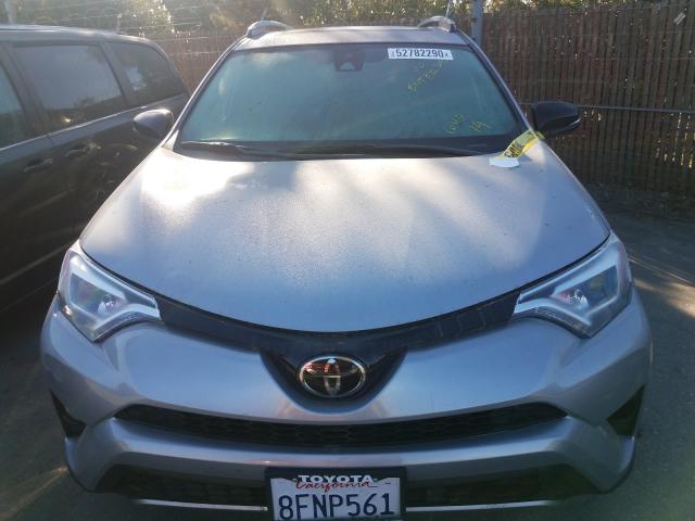 Photo 6 VIN: 2T3NFREV8JW453129 - TOYOTA RAV4 SE 