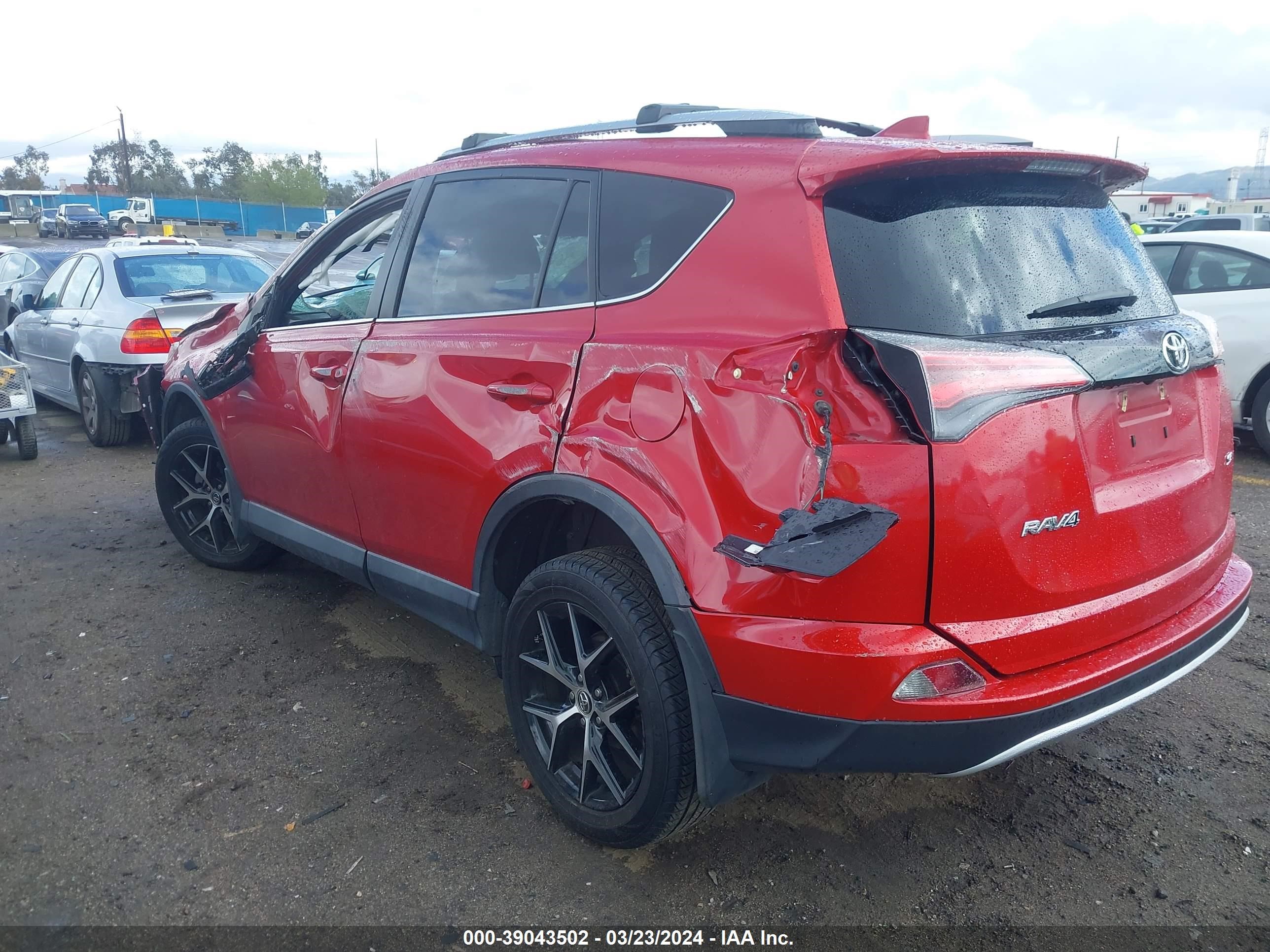 Photo 2 VIN: 2T3NFREVXHW391338 - TOYOTA RAV 4 