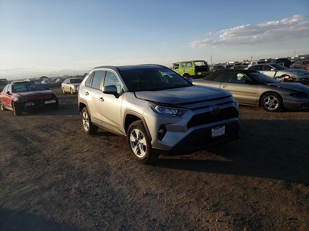 Photo 10 VIN: 2T3P1RFV0LW120450 - TOYOTA RAV4 XLE 