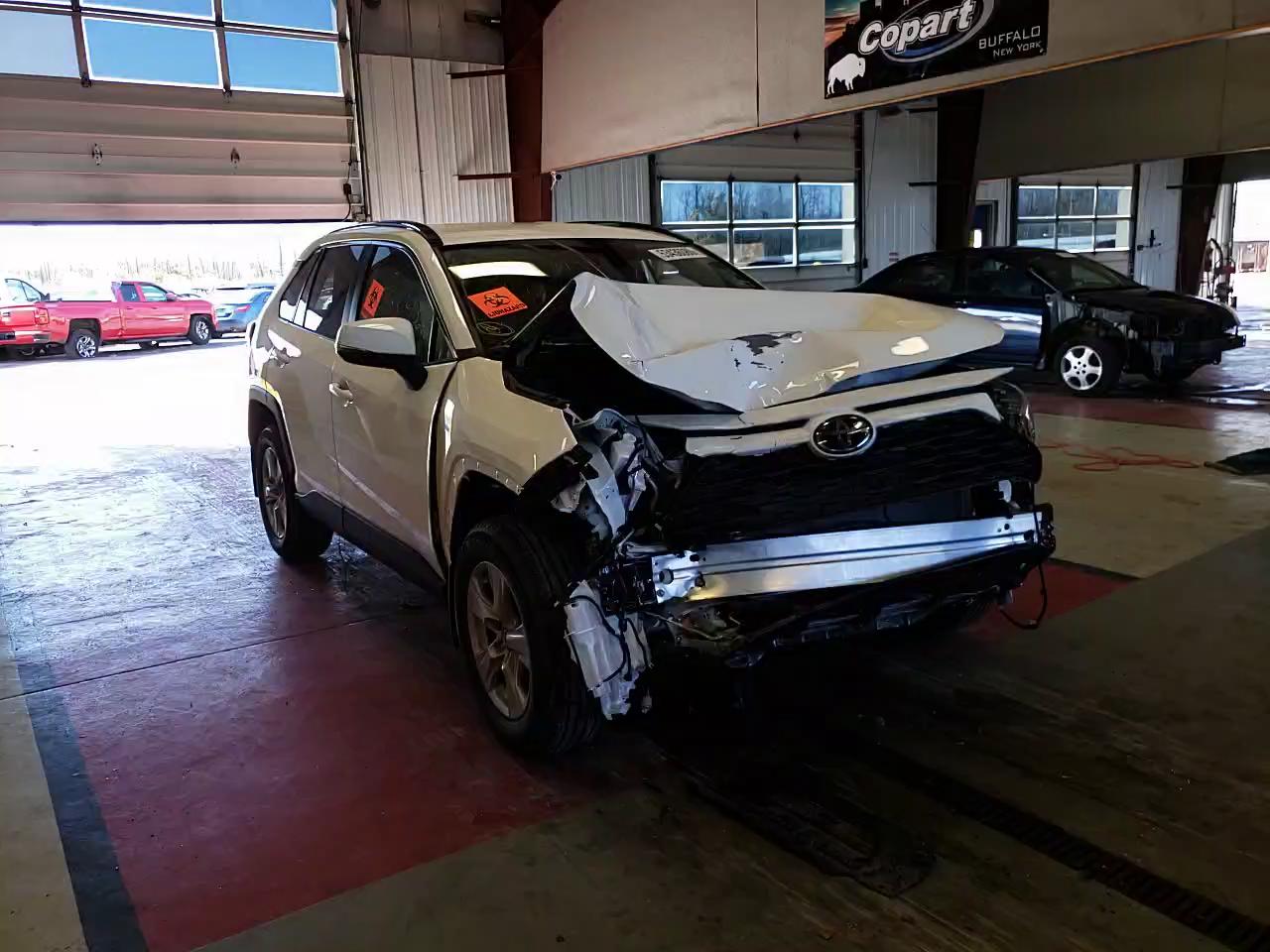 Photo 10 VIN: 2T3P1RFV6LW132912 - TOYOTA RAV4 XLE 