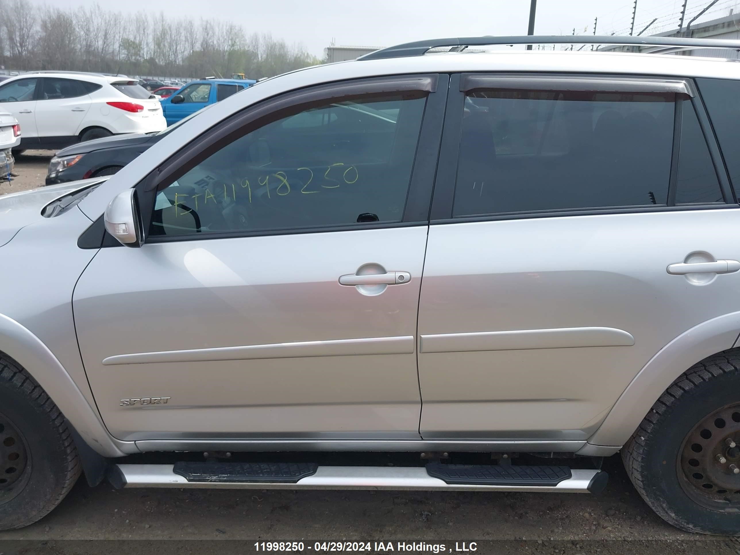 Photo 13 VIN: 2T3RF4DV0CW270042 - TOYOTA RAV 4 