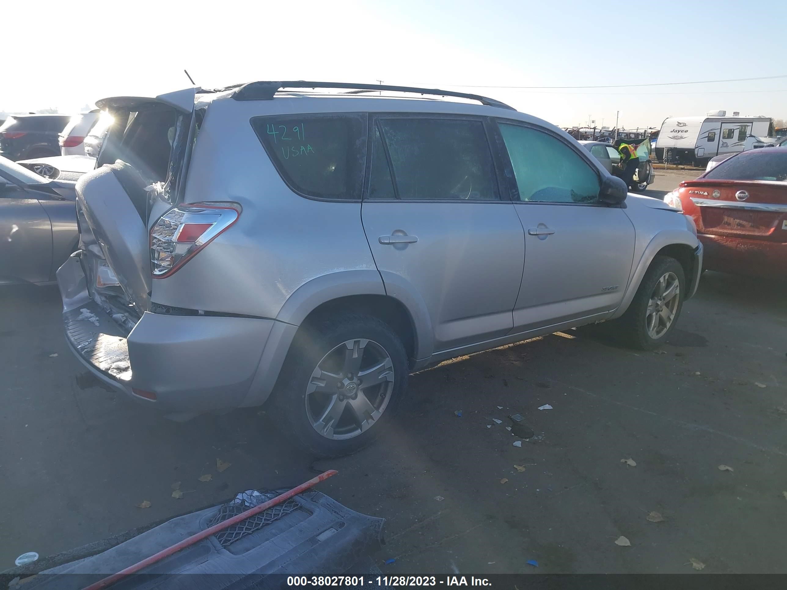 Photo 2 VIN: 2T3RF4DV7CW241153 - TOYOTA RAV 4 