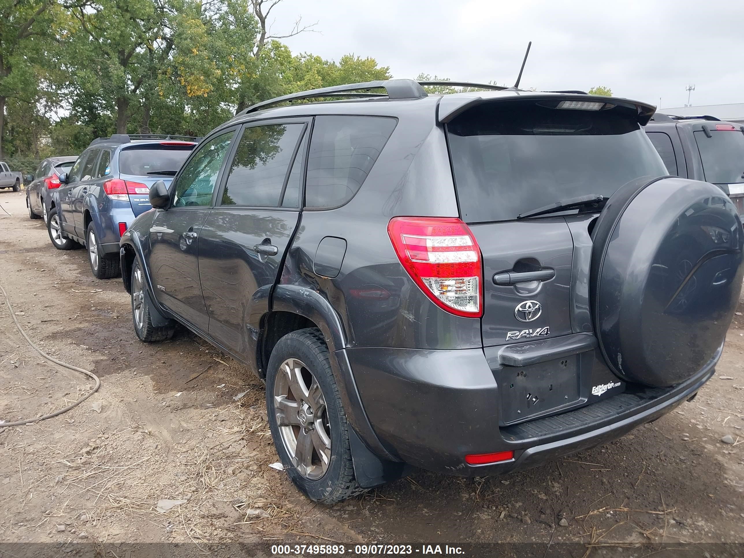 Photo 2 VIN: 2T3RF4DVXBW098391 - TOYOTA RAV 4 