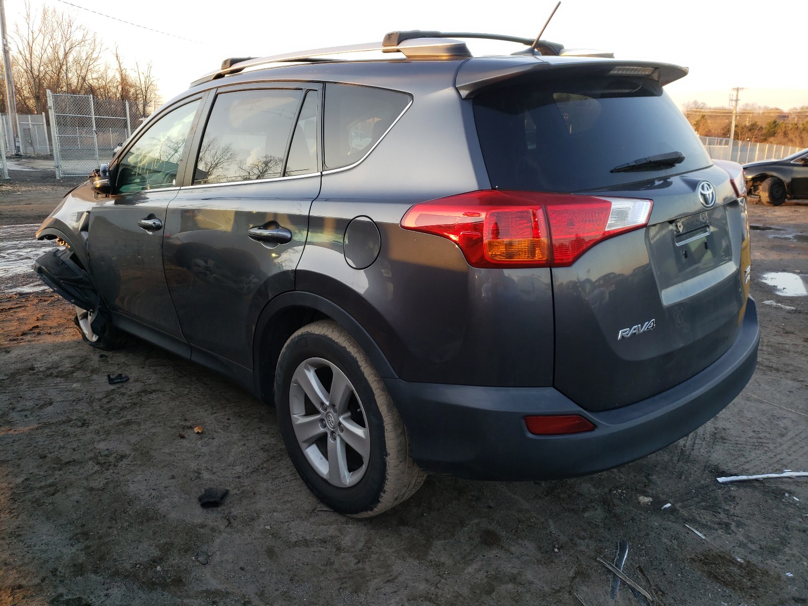 Photo 2 VIN: 2T3RFREV0DW043589 - TOYOTA RAV4 XLE 