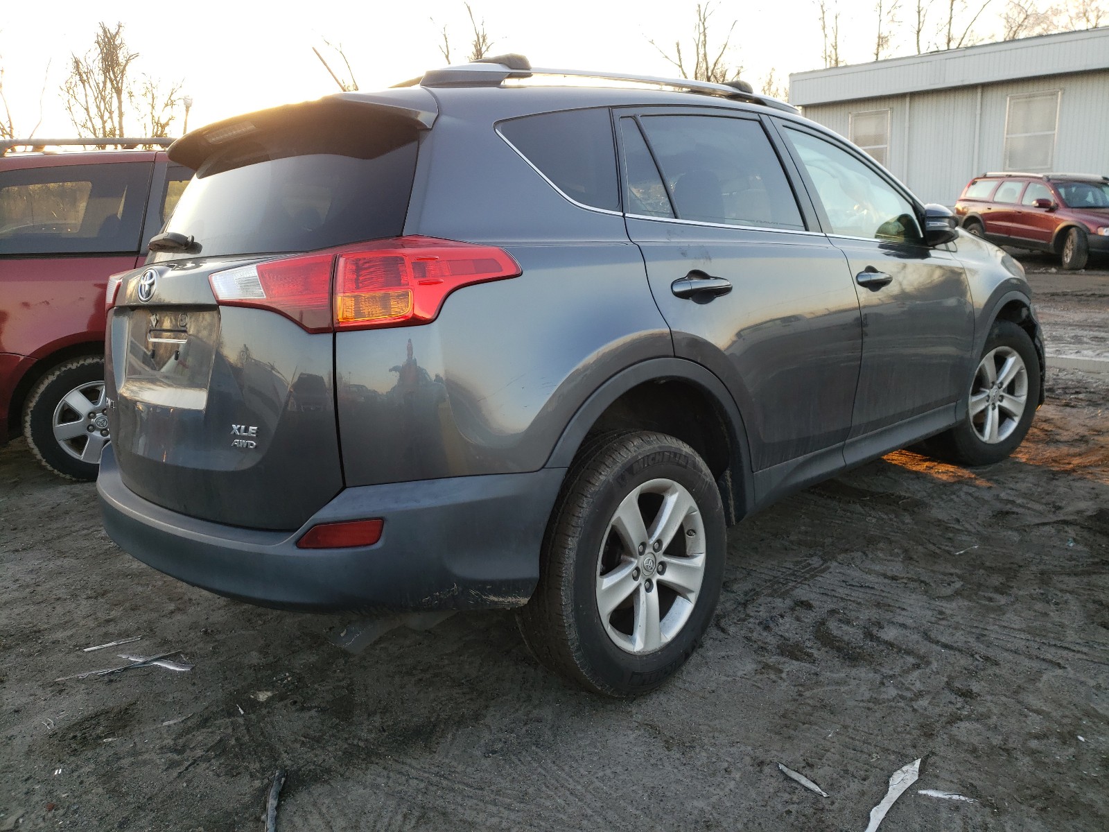 Photo 3 VIN: 2T3RFREV0DW043589 - TOYOTA RAV4 XLE 