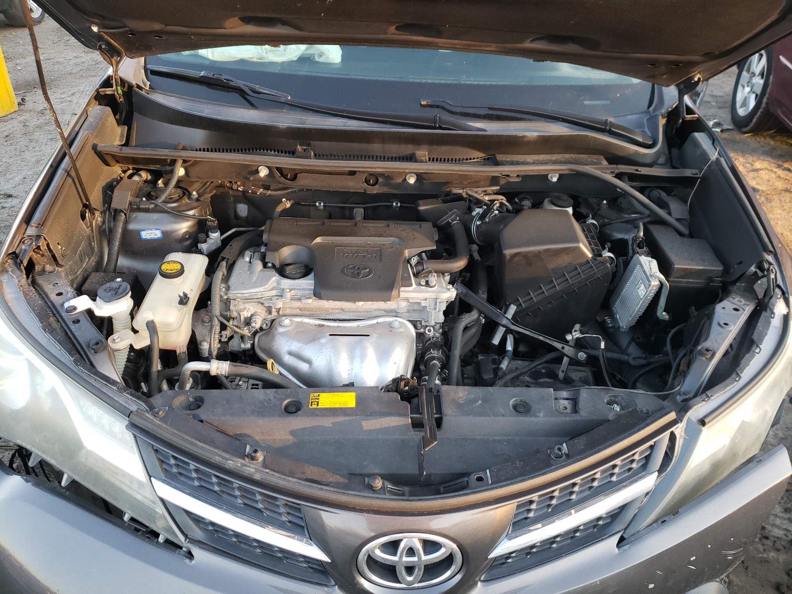 Photo 6 VIN: 2T3RFREV0DW043589 - TOYOTA RAV4 XLE 