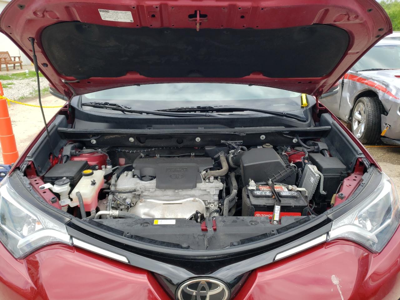 Photo 11 VIN: 2T3RFREV0JW729384 - TOYOTA RAV 4 