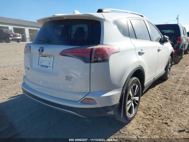 Photo 3 VIN: 2T3RFREV0JW853462 - TOYOTA RAV4 