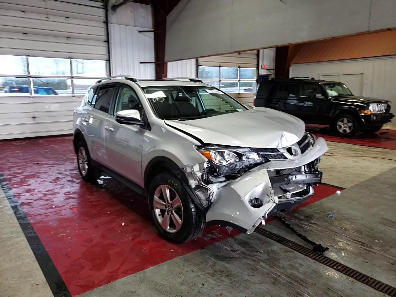 Photo 10 VIN: 2T3RFREV1FW347260 - TOYOTA RAV4 XLE 