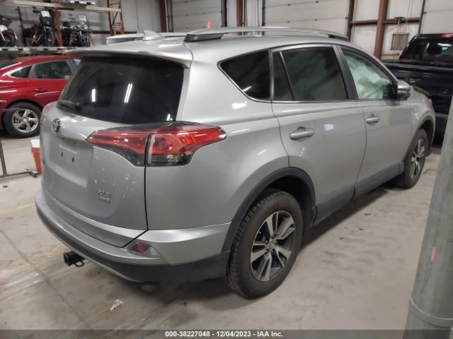 Photo 3 VIN: 2T3RFREV1JW715221 - TOYOTA RAV4 