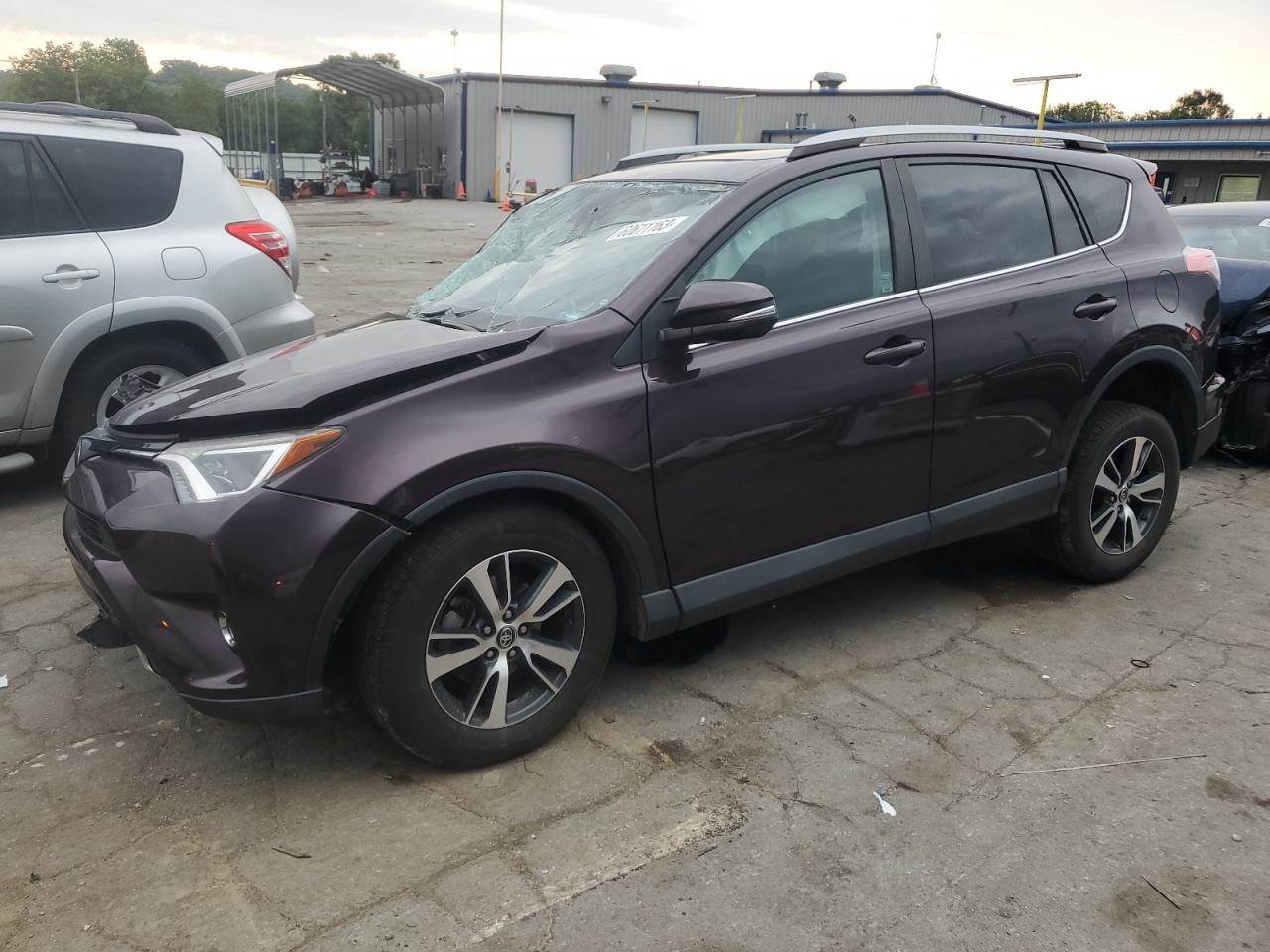 Photo 0 VIN: 2T3RFREV1JW825573 - TOYOTA RAV 4 