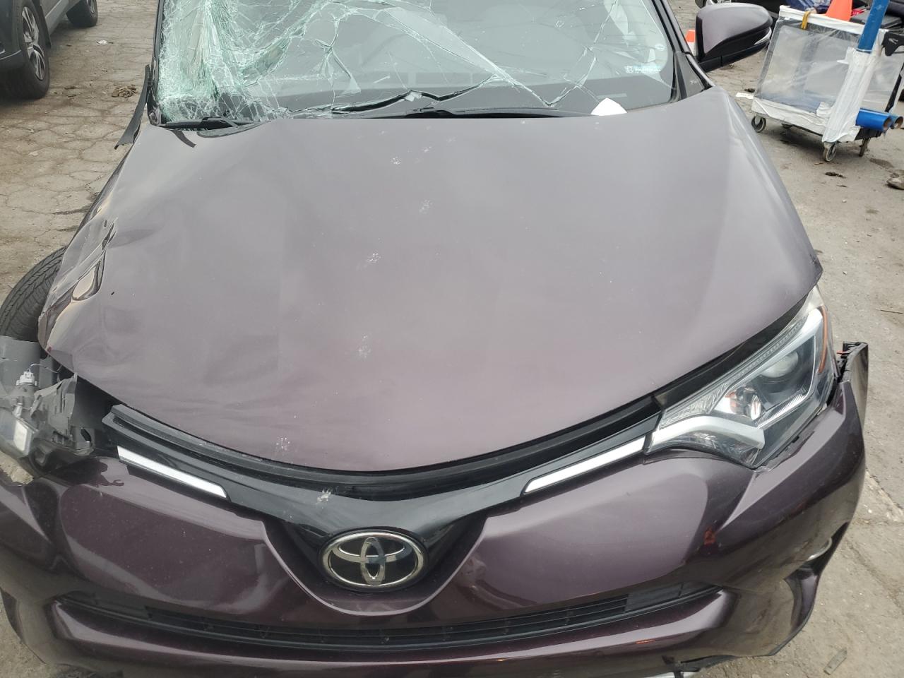 Photo 11 VIN: 2T3RFREV1JW825573 - TOYOTA RAV 4 