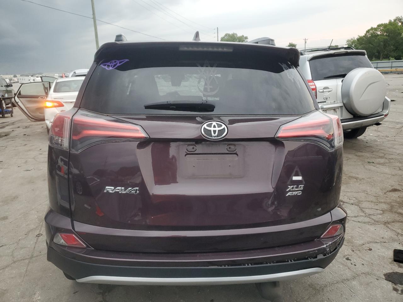 Photo 5 VIN: 2T3RFREV1JW825573 - TOYOTA RAV 4 