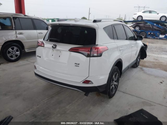 Photo 3 VIN: 2T3RFREV1JW841403 - TOYOTA RAV4 