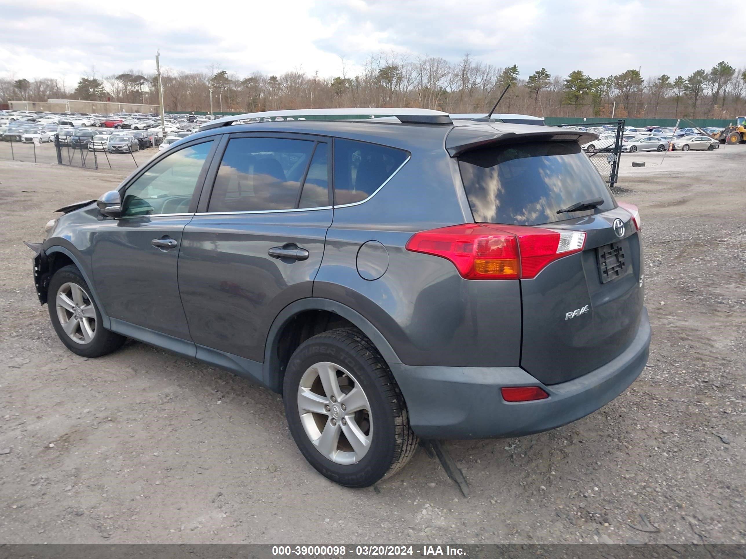 Photo 2 VIN: 2T3RFREV2EW169695 - TOYOTA RAV 4 