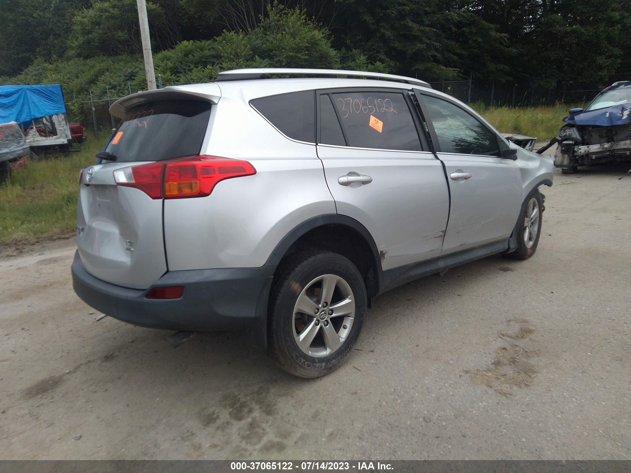 Photo 3 VIN: 2T3RFREV2FW243179 - TOYOTA RAV 4 