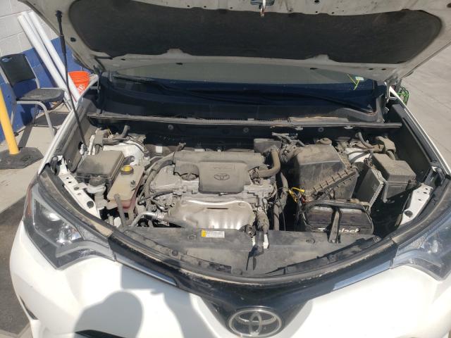 Photo 6 VIN: 2T3RFREV2HW552377 - TOYOTA RAV4 XLE 