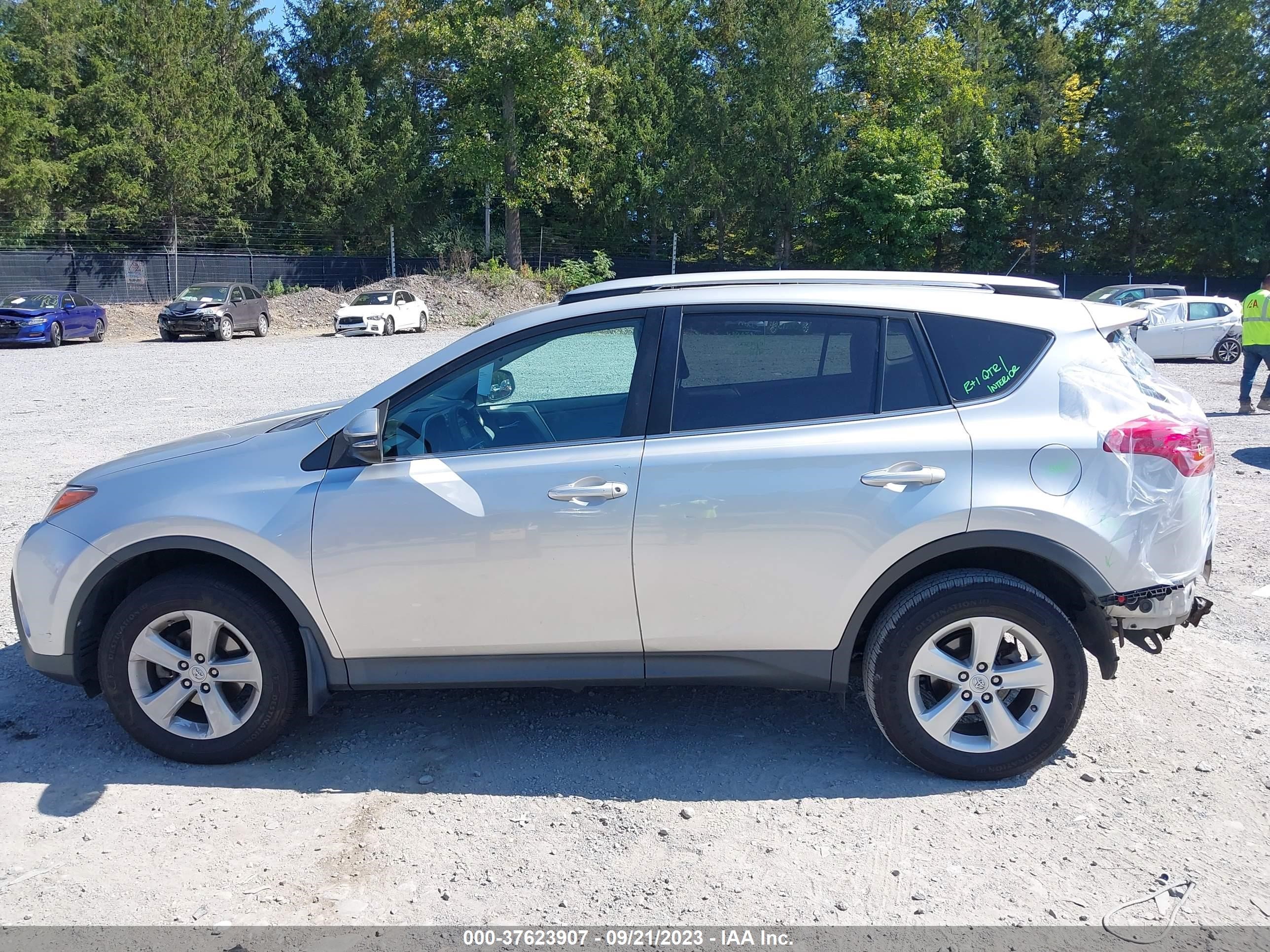 Photo 13 VIN: 2T3RFREV3EW206902 - TOYOTA RAV 4 