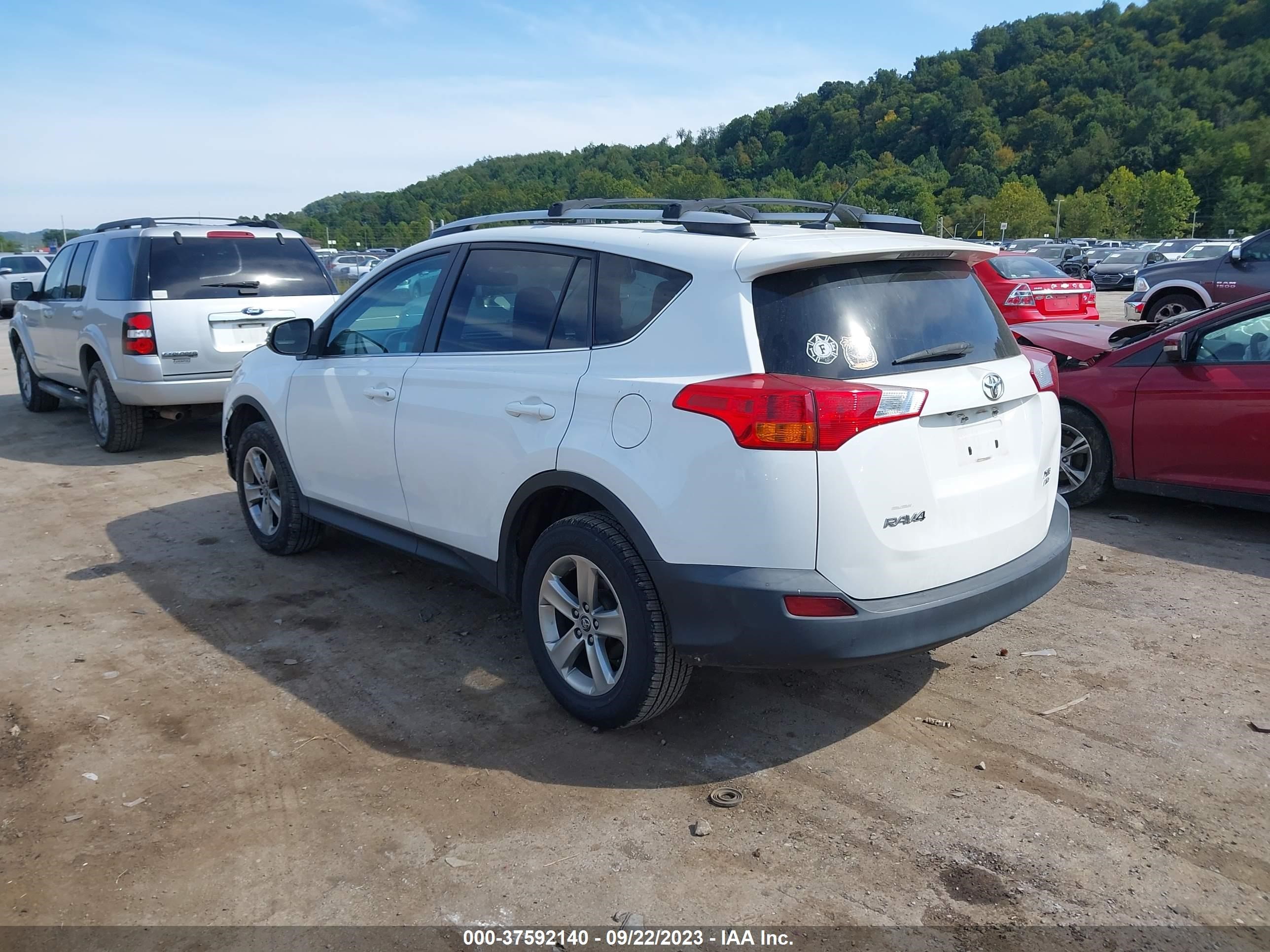 Photo 2 VIN: 2T3RFREV3FW311344 - TOYOTA RAV 4 